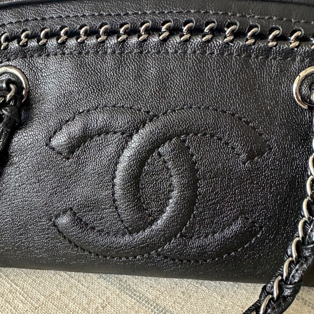 Chanel Luxe Ligne Bowler - Picture 10 of 16